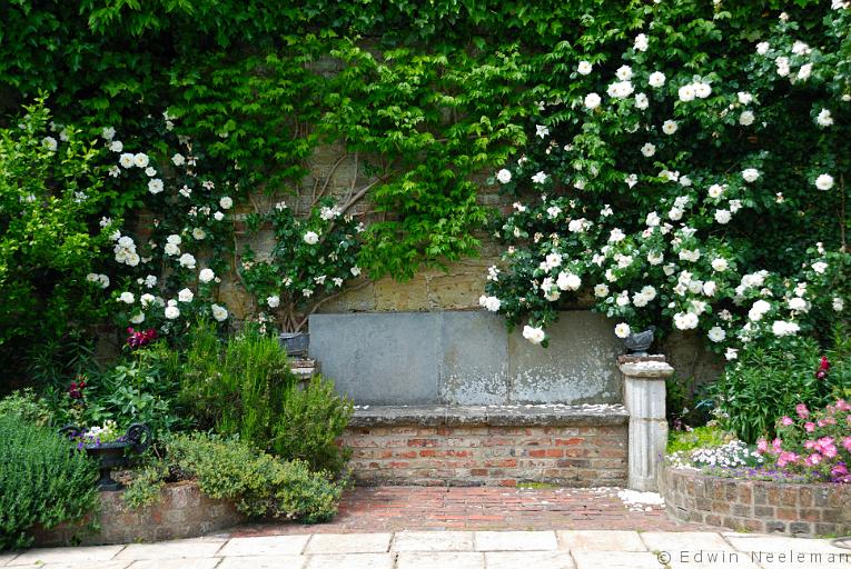 ENE-20100624-0363.jpg - [nl] Pashley Manor Gardens, Ticehurst, East Sussex, Engeland[en] Pashley Manor Gardens, Ticehurst, East Sussex, England